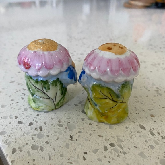 Other - Vintage 40s Hand-Painted Flower Salt & Pepper Shakers Japan Ceramic Cottagecore